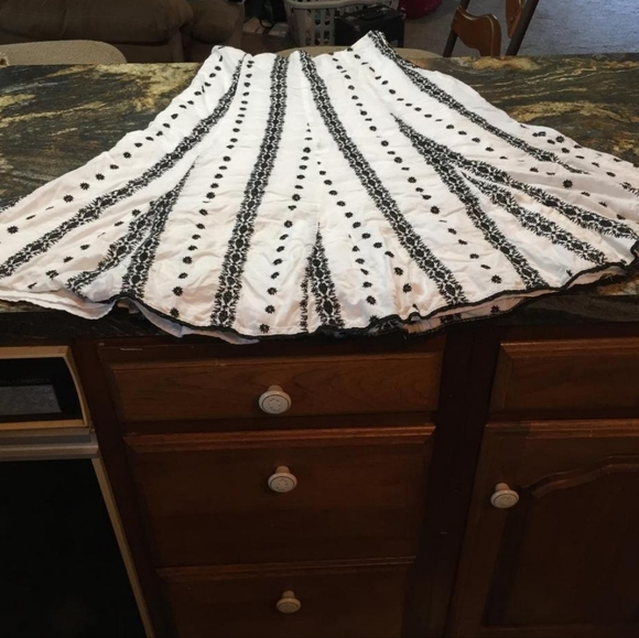 Flirty and Fun black and white size 8 Touche skirt - Picture 7 of 11